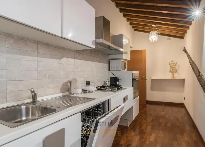 Apartment By The Spanish Steps